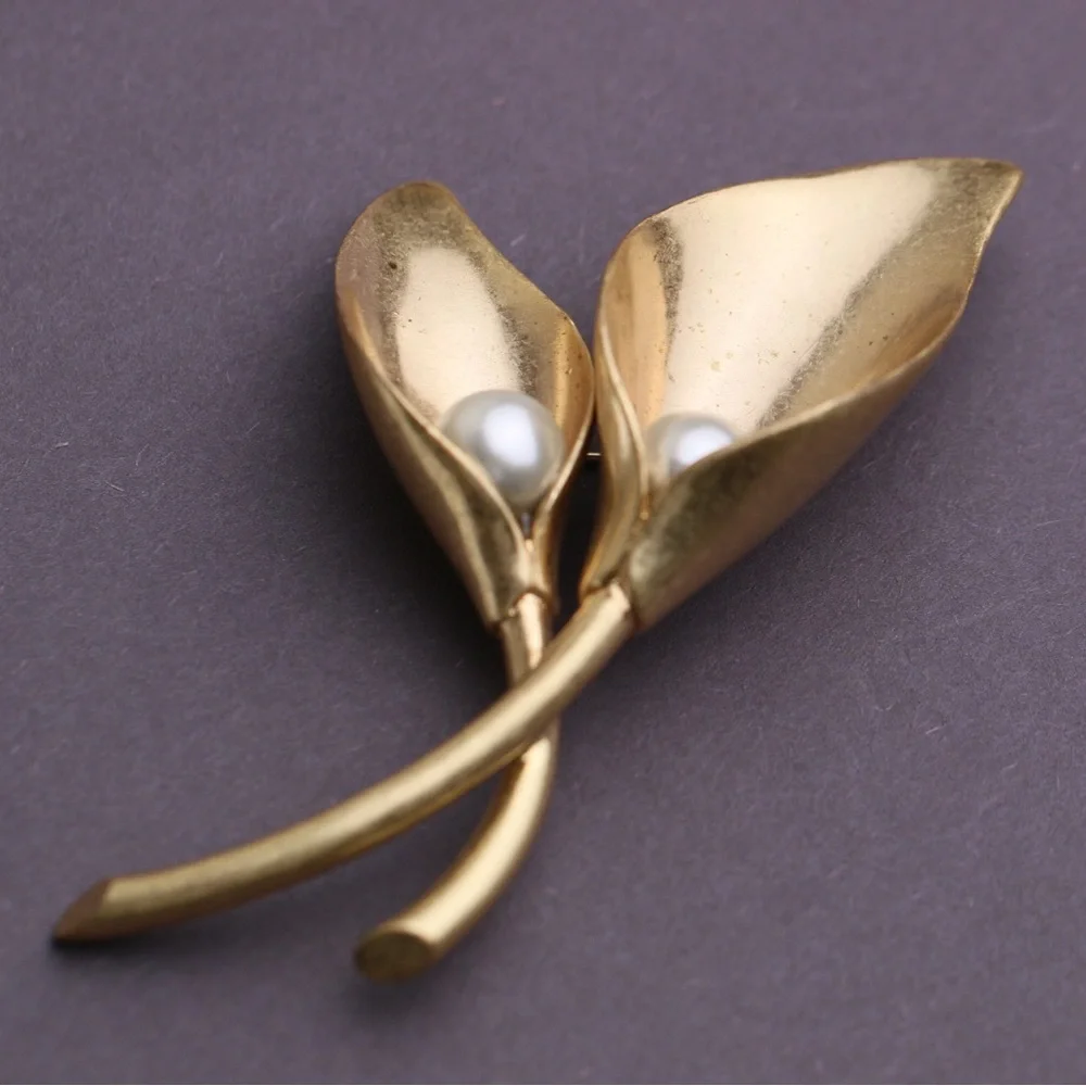 Lulu Forest Leaf Pin